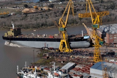 Maduro promete girar fondos para que el Astillero de Ensenada termine dos buques