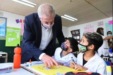Perczyk anunció que comenzó la entrega de libros en las escuelas primarias de la provincia de Buenos Aires