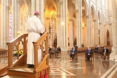 Arzobispo platense pidió pensar en los más pobres