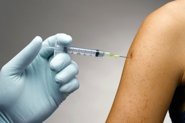 La OMS aprobó el uso de emergencia de dos versiones de la vacuna antiCovid-19 de AstraZeneca