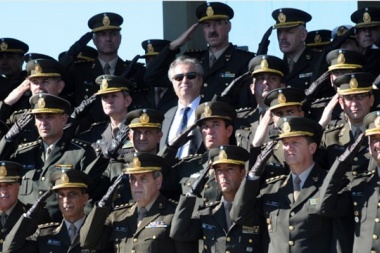 Macri pide a las Fuerzas Armadas apoyo para la seguridad interior