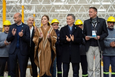 Vidal y Macri encabezaron acto de apertura de fábrica ferroviarria