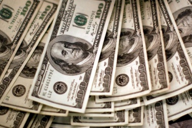 El dólar “blue” baja fuerte por primera vez desde las PASO y cierra a $760