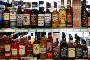 Extienden el horario de venta de bebidas alcohólicas en comercios bonaerenses