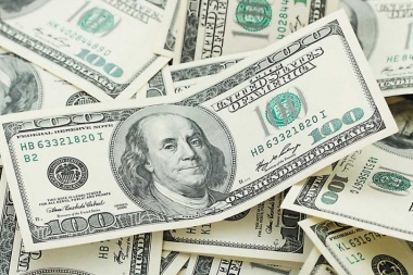 El dólar cerró a $62,87 con poco volumen negociado por el feriado en Estados Unidos