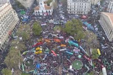 Las dos CTA, camioneros y docentes paran el jueves y movilizan a Plaza de Mayo
