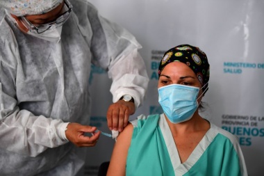 La provincia de Buenos Aires vacunó al 98% del personal sanitario que se anotó para inmunizarse